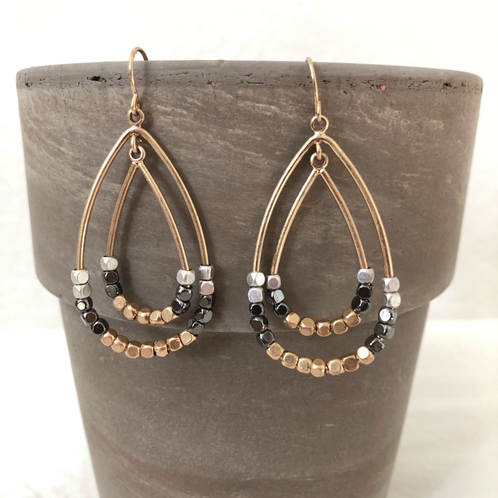 Tear drop dangle earrings gold/silver/obsidian